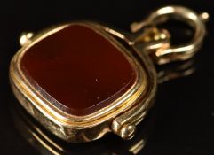 Victorian yellow metal swivel fob set with bloodstone and verso carnelian agate, 10.4g
