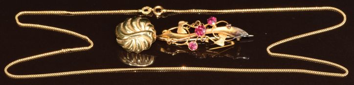A 9ct gold chain (50cm), 9ct gold brooch and single 9ct gold earring, 6.7g