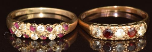 Two 9ct gold rings set with garnets and paste, 4.2g, size S & R