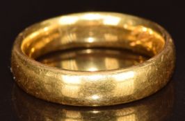 A 22ct gold wedding band / rings, 6.8g, size K