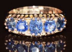 Edwardian 9ct gold ring set with five sapphires, Chester 1906, 4.4g, size O/P