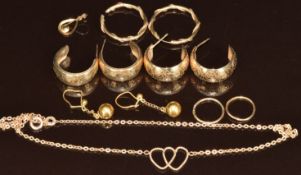 Four pairs of 9ct gold earrings, 9ct gold necklace and single earrings, 9.9g