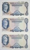 Three high grade Bank of England L.K. O'Brien Helmeted Britannia £5 banknotes. One note has the
