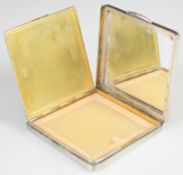 Elizabeth II hallmarked silver compact with engine turned decoration and gilt interior, London 1968,