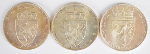 Three Norwegian silver commemorative coins and medals comprising two 1964 Eidsvoll 10 Kroner 20g 0.