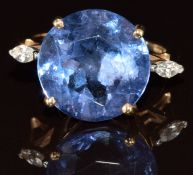 A 9ct gold ring set with an amethyst and quartz, 3.8g, size J