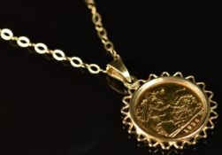 1982 gold half sovereign in 9ct gold pendant mount, on 9ct gold chain, 6.4g