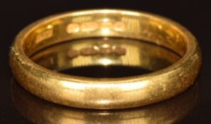 A 22ct gold wedding band / ring, Birmingham 1955, 6.7g, size U