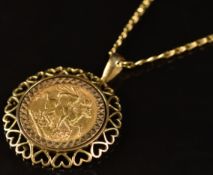 1903 gold full sovereign in 9ct gold pendant, on 9ct gold chain made up of mariner's links, 17.5g,