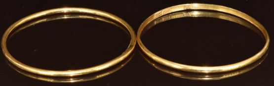 Two 90% gold bangles, 15.1g, 6 & 6.3cm