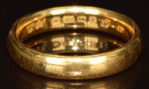 A 22ct gold wedding band / ring, Birmingham 1924, 6.2g, size N