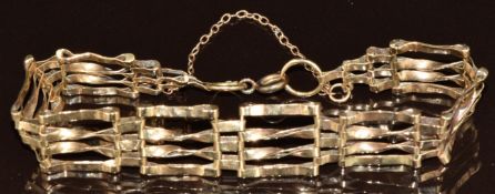 A 9ct gold gate bracelet, 7.5g, 17.5cm