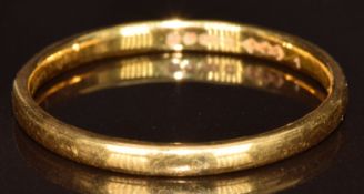 A 22ct gold wedding band / ring, 3.7g, size Y