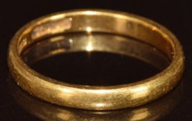 A 22ct gold wedding band / ring, 4.1g, size Q