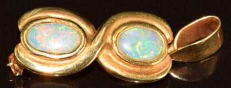 An 18ct gold pendant / brooch set with two opals, 6.5g, 3cm