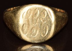 A 9ct gold signet ring, 6.2g, size S