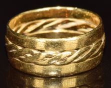 A yellow metal ring with plaited decoration, 4.7g, size M, tests as 18k gold