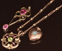 Edwardian Suffragette 9ct gold pendant set with a peridot, rubies and seed pearls (2cm, one ruby