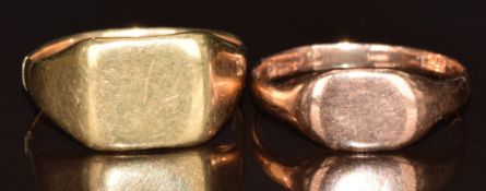 A 9ct rose gold signet ring (size O) and a 9ct gold signet ring (band cut), 5g