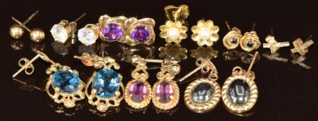 Nine pairs of 9ct gold earrings including amethyst, synthetic spinel, pearl, hematite, etc, 8g