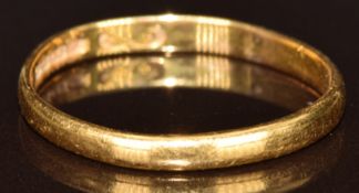 A 22ct gold wedding band / ring, 3.1g, size T