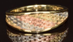 A 14k gold tri-coloured ring, 3g, size M