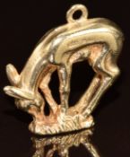 A 9ct gold charm / pendant in the form of a fawn, 7.8g, 2cm