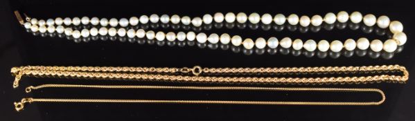 A single strand of cultured pearls with 9ct gold clasp, 9ct gold rope twist necklace (damaged, 4.5g)