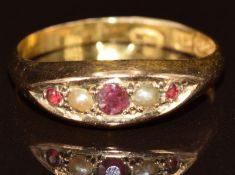 Edwardian 15ct gold ring set with split pearls and garnets