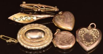 Victorian brooch, two 9ct gold brooches (4.1g) and three 9ct gold back and front lockets