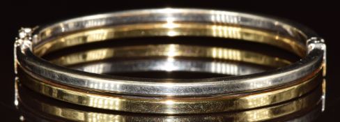A 9k gold bi-coloured bangle, 9.2g, 6 x 5.2cm