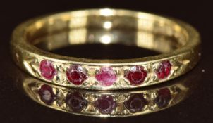 A 14k gold ring set with garnets, 2.2g, size M