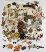 Over 100 vintage brooches including St Justin pewter, Scottish examples mounted with feathers,