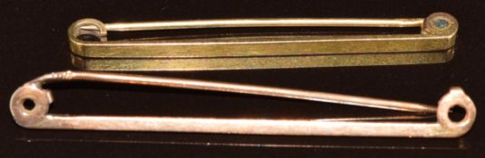 Two 9ct gold bar brooches, 3.2g
