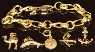 An 18ct gold bracelet and five 18ct gold charms including plane, fish, camel, anchor & Aquarius