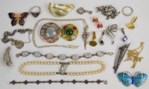 A collection of jewellery including Jewelcraft brooch, marcasite brooch, silver including three