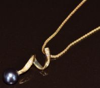 A 9ct gold pendant set with a pearl and diamonds (2.2cm) on 9ct gold chain (46cm), 3.2g