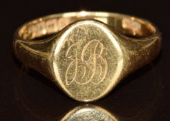An 18ct gold signet ring, Birmingham 1942, 4.5g, size Q