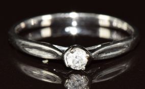 A 9k white gold ring set with a round cut diamond of approximately 0.1ct, 1.5g, size P