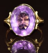 A yellow metal ring set with an oval cut amethyst, 5.8g, size P