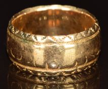 An 18ct gold wedding band / ring, Birmingham 1904, 7.8g, size J