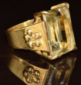 An 18ct gold ring set with a citrine, 13.9g, size P