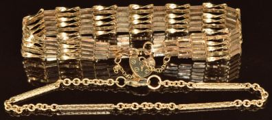 A 9ct gold gate bracelet and 9k gold bracelet, 10.3g, 18 & 19cm
