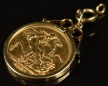 1913 gold full sovereign in 9ct gold mount, 9.7g