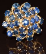 A 14k gold ring set with sapphires in a tiered cluster setting, 6.5g, size P