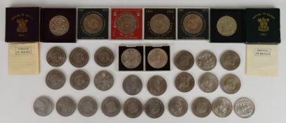 Thirty one George VI and Elizabeth II crowns to include four Festival of Britain 1951 (two boxed)