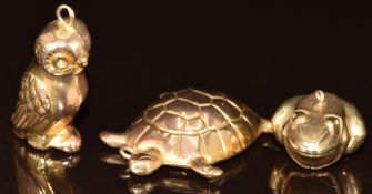 Three 9ct gold charms in the form of a tortoiseshell, frog and owl, 5.6g