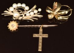 A 15ct gold stick pin set with an old cut diamond (2.3g), two 9ct gold brooches, one set with