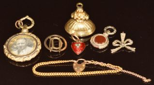 Victorian yellow metal intaglio seal set with carved carnelian agate depicting a man, Victorian