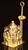 A 14k gold charm depicting a mosque, 3.6g